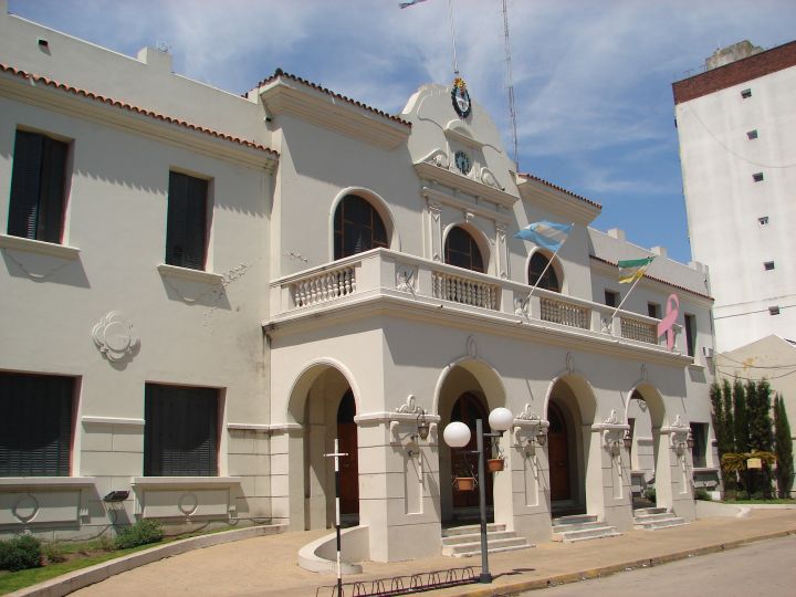 Edificio-Municipal-de-Carlos-Casares