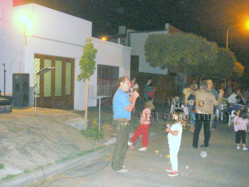 Oscar Amantea amenizando la fiesta. Oscar Amantea amenizando la fiesta.