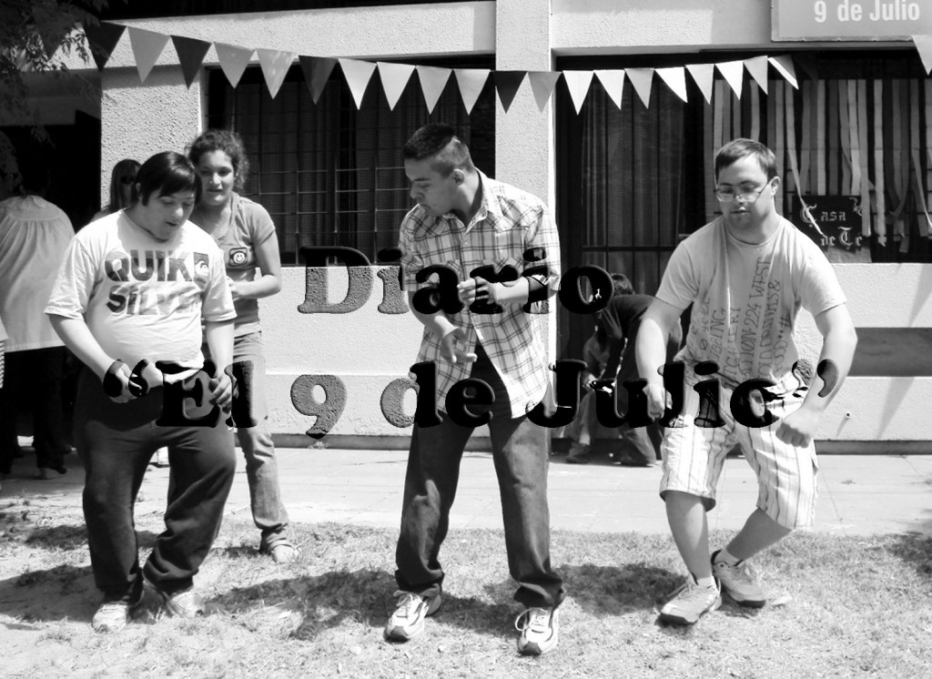 Alumnos de la Escuela 501 y la Murga «Los Quitapenas del 92 despidieron el año Alumnos de la Escuela 501 y la Murga «Los Quitapenas del 92 despidieron el año