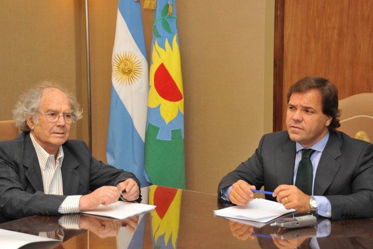  El jefe de Gabinete de la Provincia, Alberto Pérez, y el ministro de Justicia y Seguridad, Ricardo Casal, se reunieron con los miembros de la Comisión Provincial por la Memoria, encabezados por Adolfo Pérez Esquivel y Hugo Cañón.