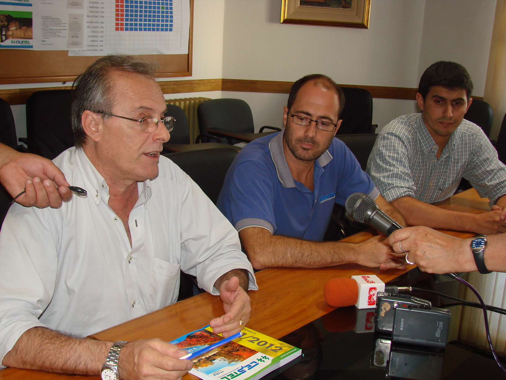 CEyS Tel presentó su guía telefónica
