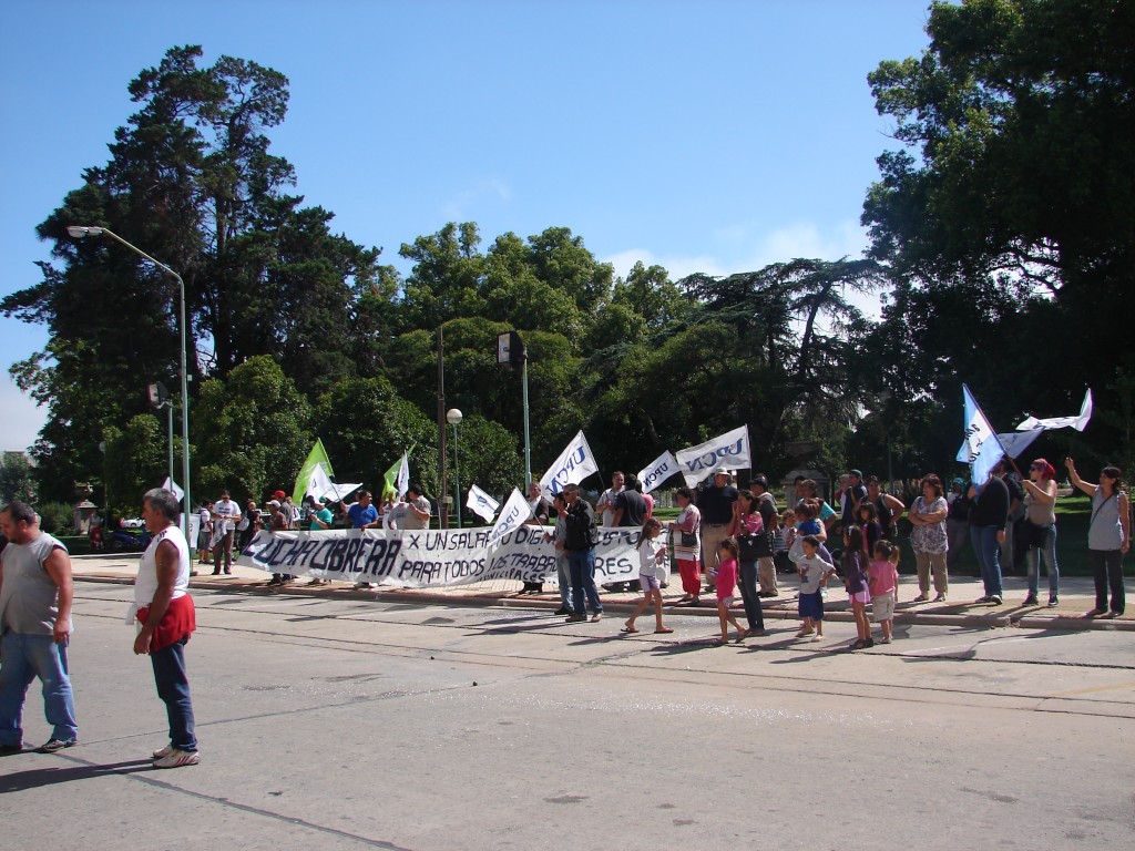 Indignación ante el despido de empleados municipales en 9 de Julio