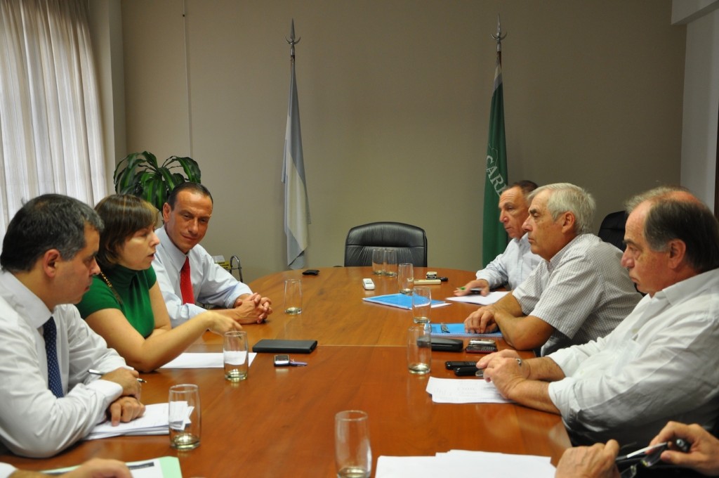  Los ministros Gustavo Arrieta (Rurales) y Silvina Batakis (Economía), debatieron hoy con representantes de Carbap el aumentos al IIR (DIB)