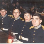 Fabián, primero desde la izquierda, el día de su graduación como Oficial.