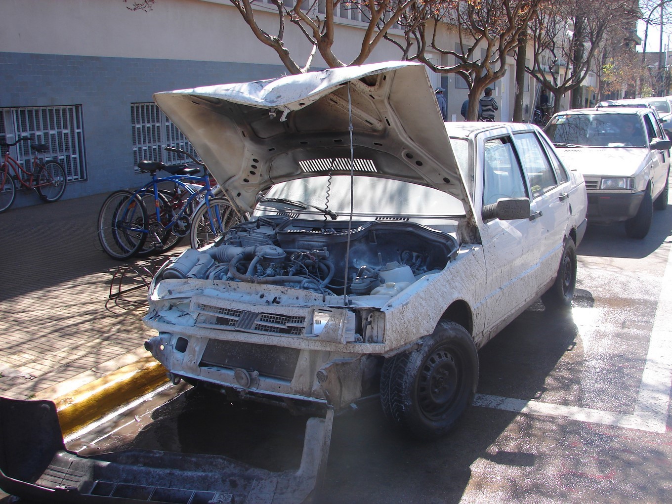 Se incendió un vehículo en pleno centro