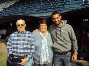 Junto a Cauteruccio quien firmo autografos