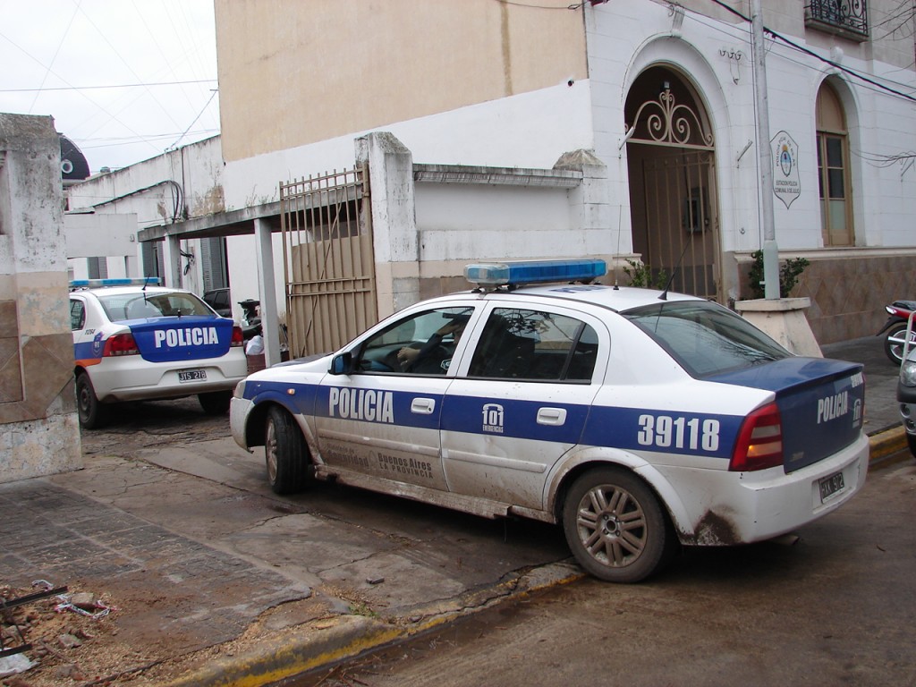 movil policial-tapa