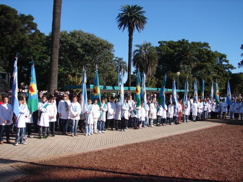 Se realizaron los actos por el nuevo aniversario de la Revolución de Mayo