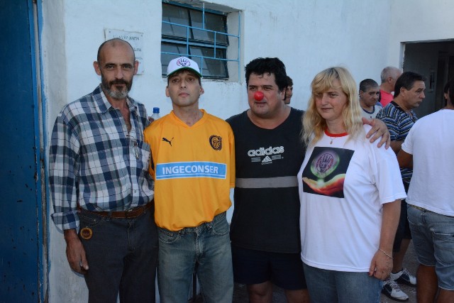 Foto febrero 2014: Futbolistas locales y Asociación Manhala, organizaron un Torneo Senior en beneficio de Gustavo Reinoso trasplantado de corazón.
