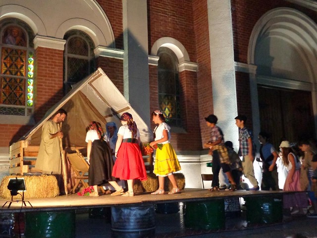 Ayer, la comunidad cristiana celebró la Navidad