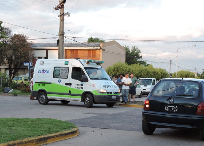 Una mujer a bordo de una bicicleta resultó con heridas