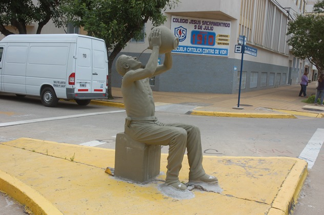 estatua perez2