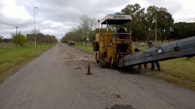 Obras de bacheo en el Acceso a El Provincial