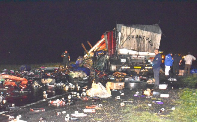 Grave choque entre dos camiones en la Ruta Nacional 7 dejó anoche un muerto