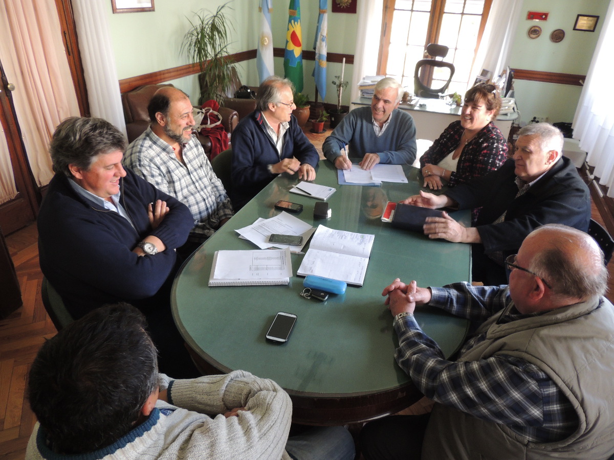 El Intendente firmó un convenio con la CEyS