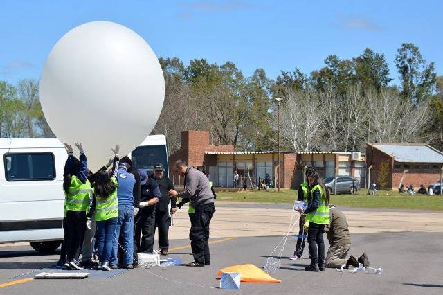 Un globo que llegó al espacio, descendió cerca de Dudignac
