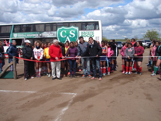 Inauguraron la cancha de hockey de Atlético