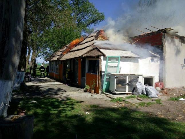 Voraz incendio en parrilla