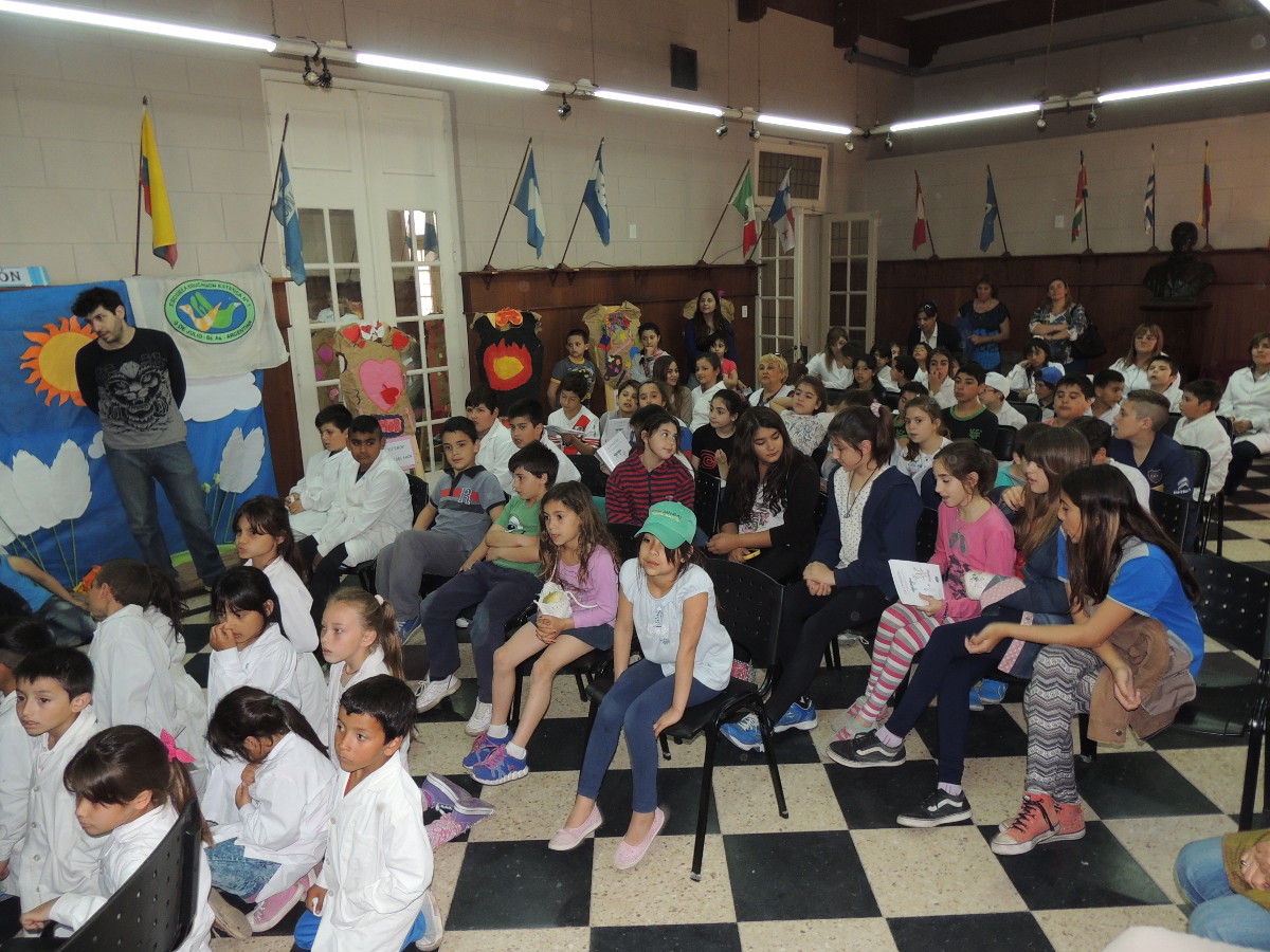 Se presentó un libro de la Escuela de Estética