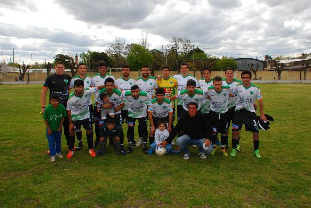 Primer triunfo de Defensores de Sarmiento