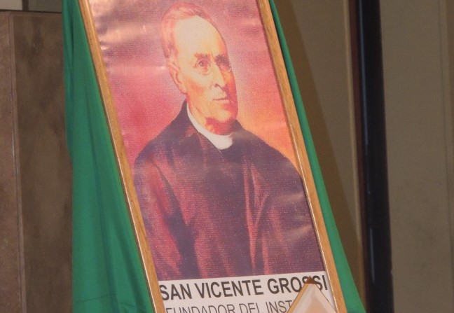 Emotiva Ceremonia Religiosa en la Iglesia Catedral