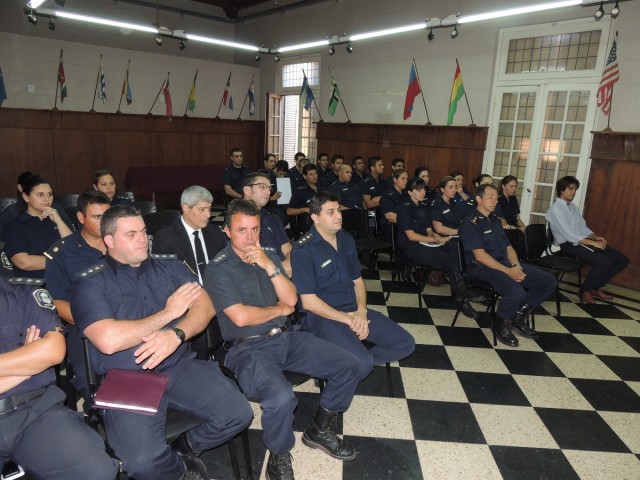 Jornada de capacitación para policías en nuestra ciudad
