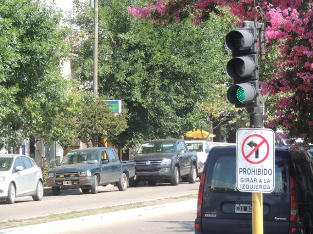 Vedia y La Rioja: se recuerda la prohibición del giro a la izquierda