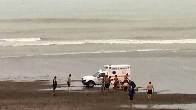 Cayó un rayo en playas de Monte Hermoso y afectó a seis personas, tres de ellas fueron hospitalizadas