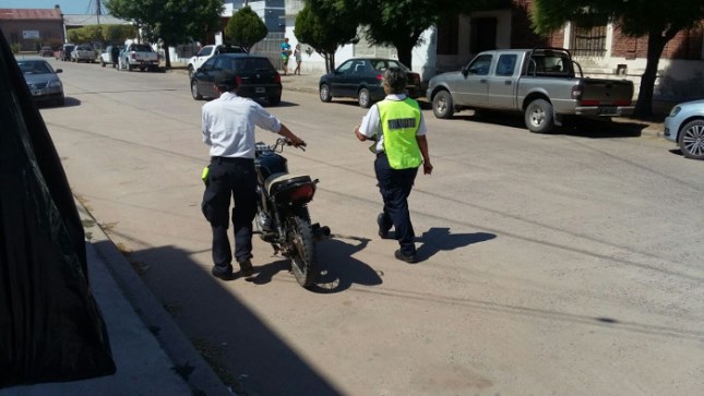 Otra agresión a una inspectora de tránsito