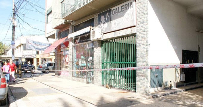Un hombre mató a puñaladas a su pareja en pleno centro de Luján y luego se suicidó