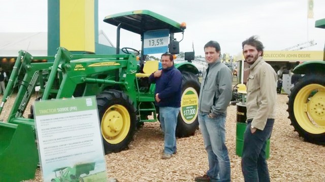 Funcionarios Municipales visitaron Expoagro