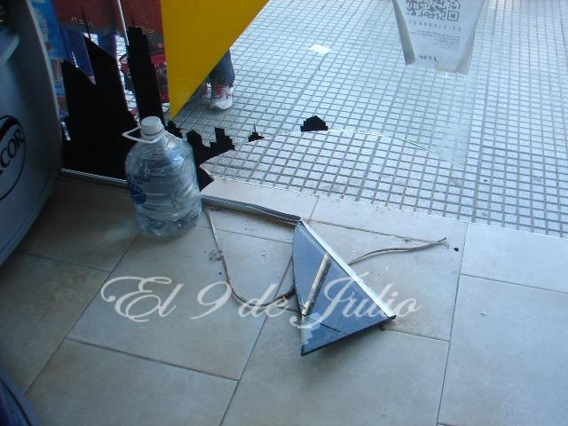 Volvieron a robar cigarrillos y dinero