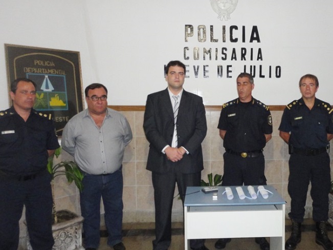 Reconocimiento a cuatro agentes policiales