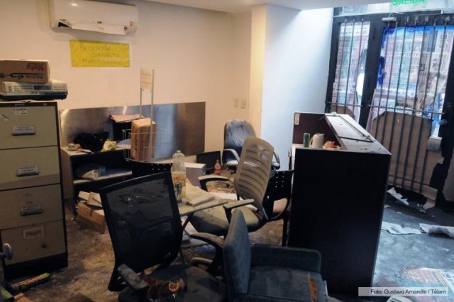 Una patota destrozó el Diario “Tiempo Argentino” y Radio “América”