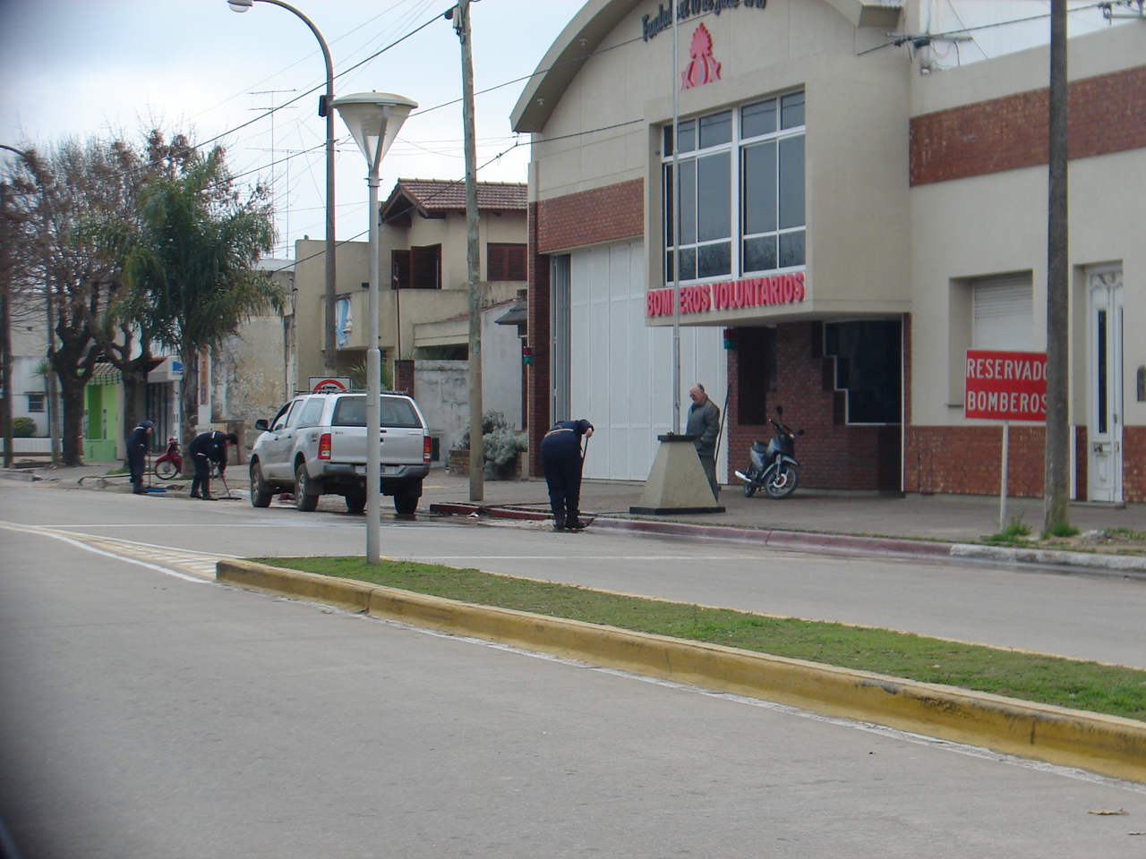 BOMBEROSLIMPIANDO