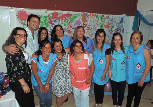 cic-el-intendente-con-todo-el-equipo-docente-del-maternal