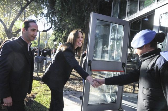 La gobernadora María Eugenia Vidal, el ministro de Seguridad, Cristian Ritondo; y el intendente local, Ramiro Tagliaferro; en el Destacamento de Seguridad instalado en el partido bonaerense de Morón.