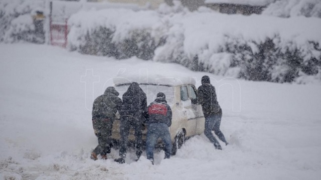 Bariloche, sin clases ni aeropuerto y San Martín de los Andes, en emergencia climática por las nevadas