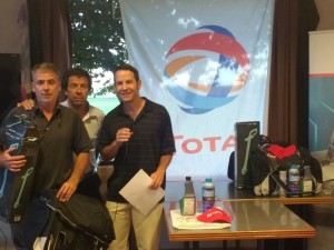 golf17-Eduardo Sopranzetti junto a Victor Mafferetti y Miguel Sancholuz