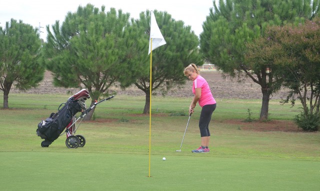 golf9-El Golf Femenino tambien tien una buena participacion el Gofl local