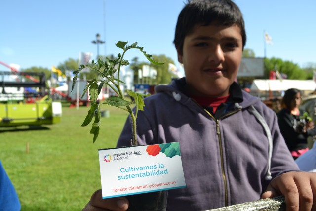 Los alumnos que vayan al Aula Aapresid se llevaran una planta (1)