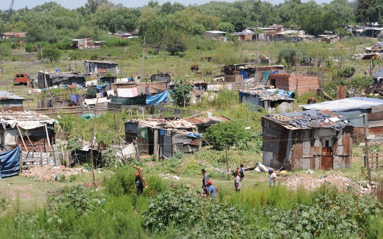 El 40% de los niños del Conurbano asiste a comedores y el 15% pasa hambre