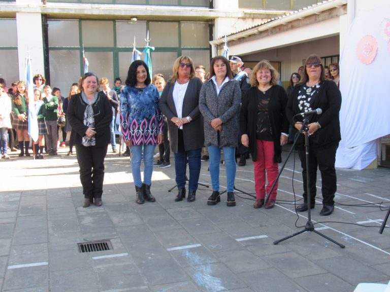 Emotivo acto del Día del Maestro
