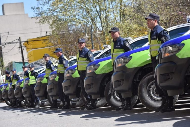 Se entregaron móviles policiales