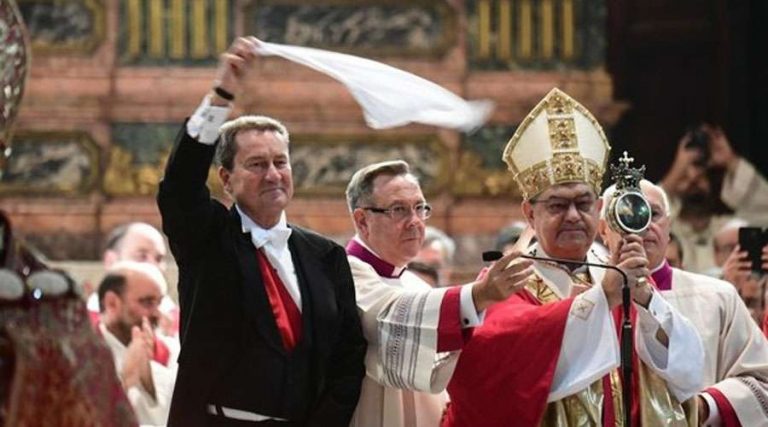 Se repitió el milagro: La sangre de San Genaro volvió a licuarse