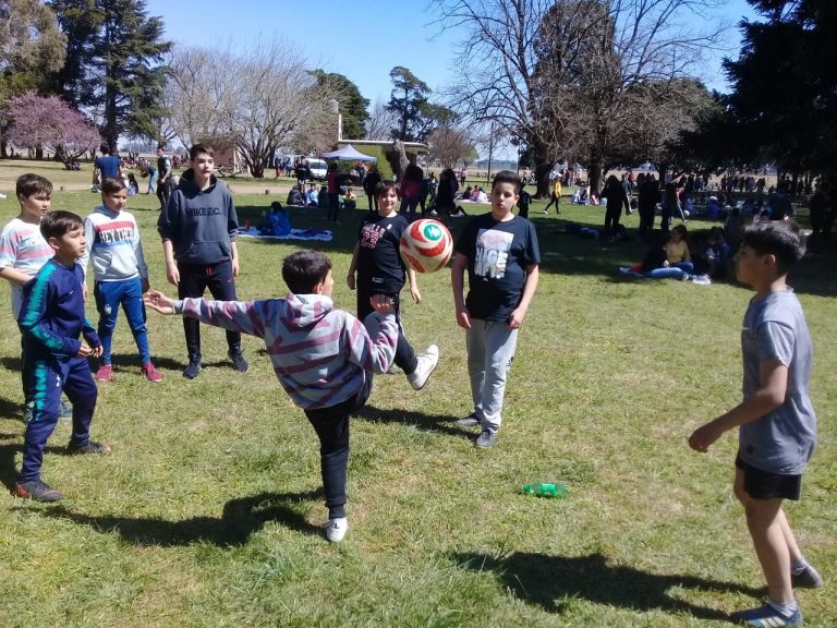 En el picnic del Aeroclub: Los estudiantes celebraron su día