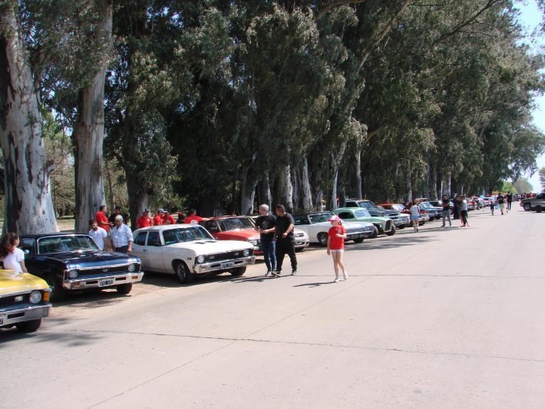 Interesante exposición de au tos clásicos