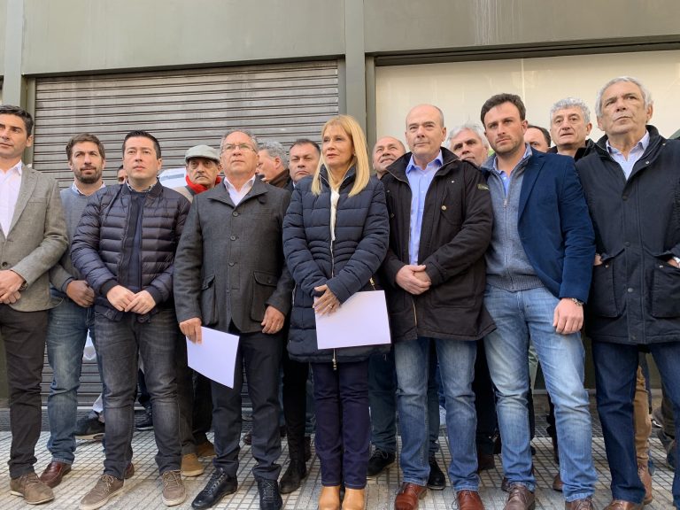 Intendentes le pidieron por carta a Vidal partidas de comida extra para comunas