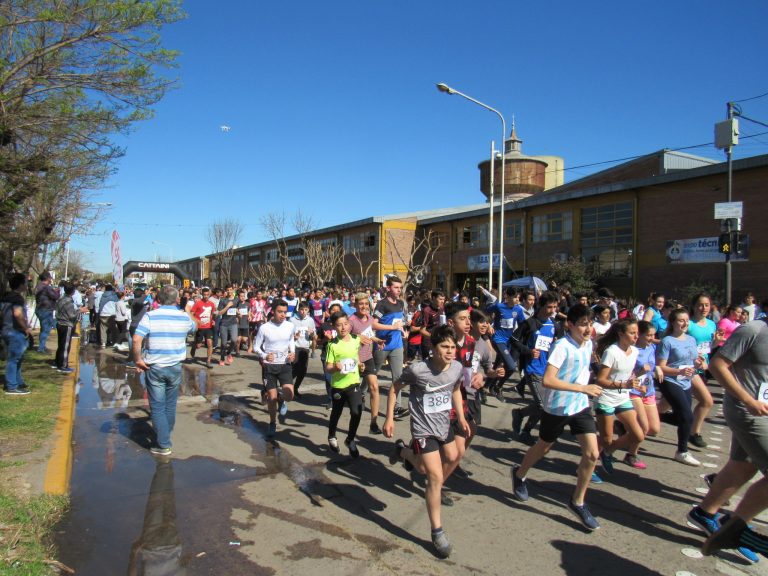 Fue una fiesta la Maratón Estudiantil