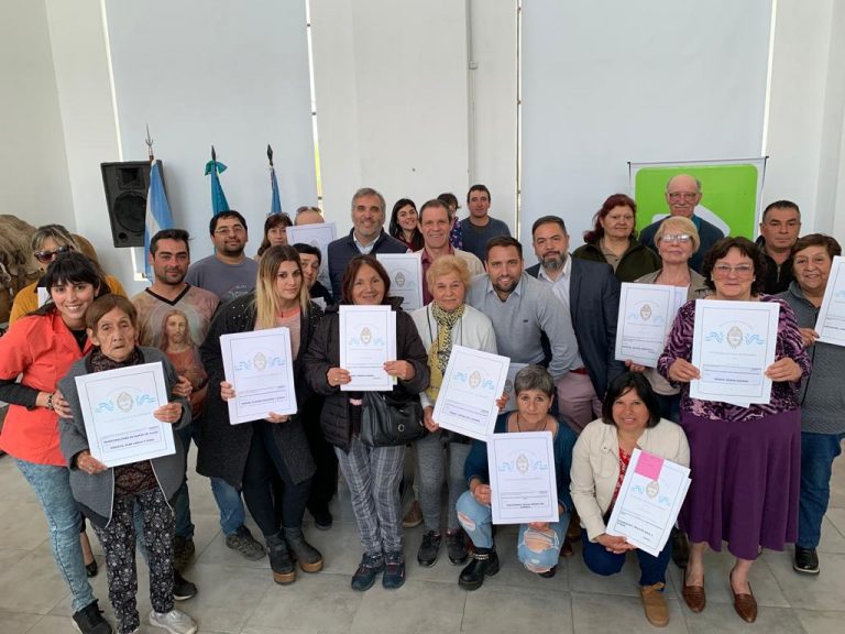 Se entregaron escrituras a 34 familias del Distrito